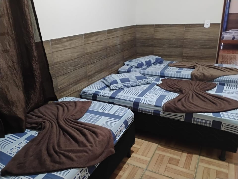 QUARTO COM COZINHA E CHURRASQUEIRA PARa ATÉ 7 PESSOAS A SÓ 600 METROS DA BASÍLICA Apartment in State of São Paulo