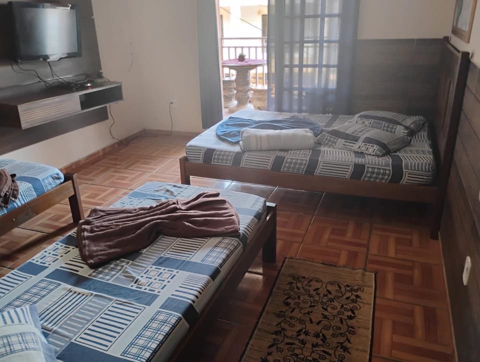 QUARTO COM COZINHA E CHURRASQUEIRA PARa ATÉ 7 PESSOAS A SÓ 600 METROS DA BASÍLICA Apartment in State of São Paulo