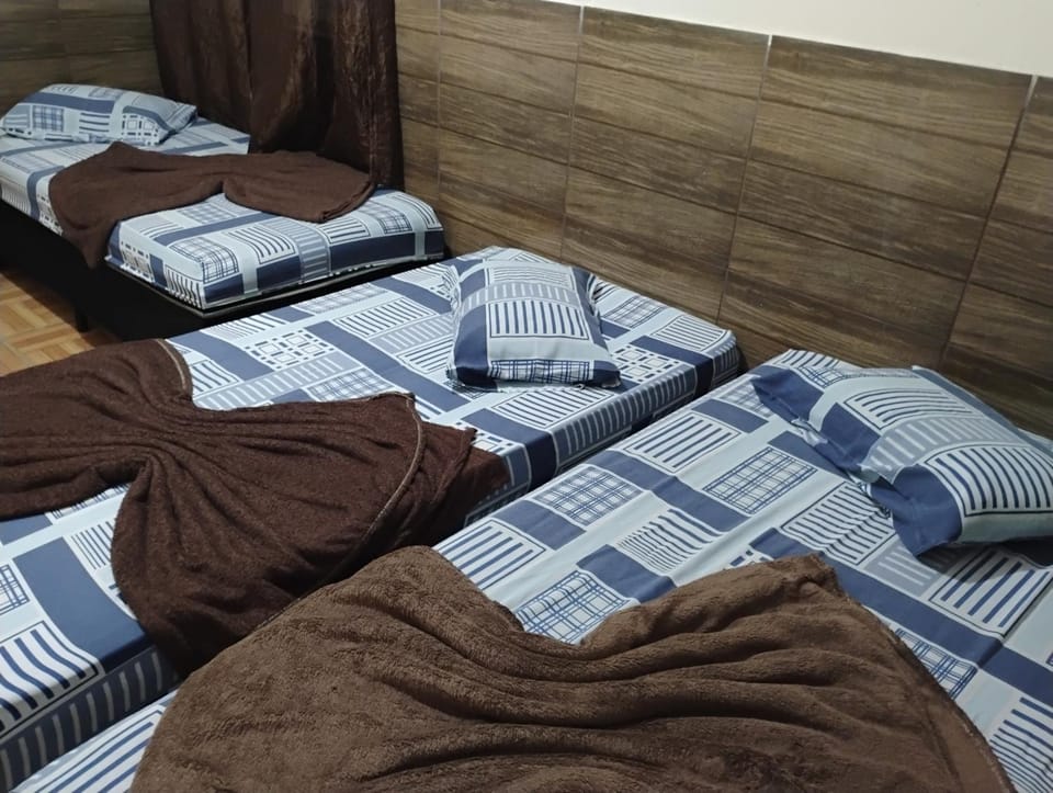 QUARTO COM COZINHA E CHURRASQUEIRA PARa ATÉ 7 PESSOAS A SÓ 600 METROS DA BASÍLICA Apartment in State of São Paulo