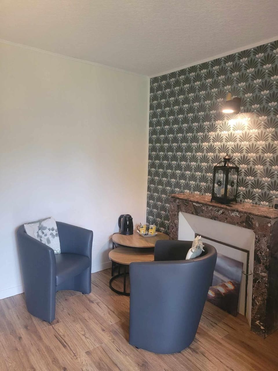 Coffee/tea facilities, Seating area