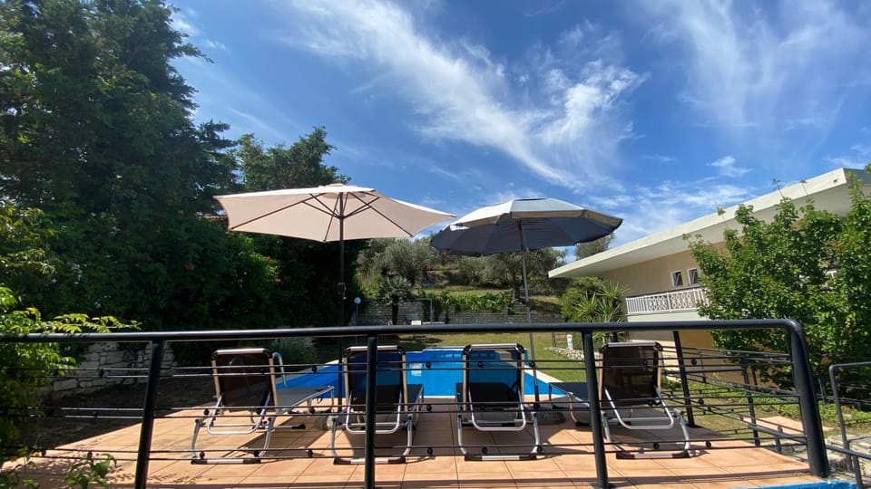 Swimming pool, sunbed