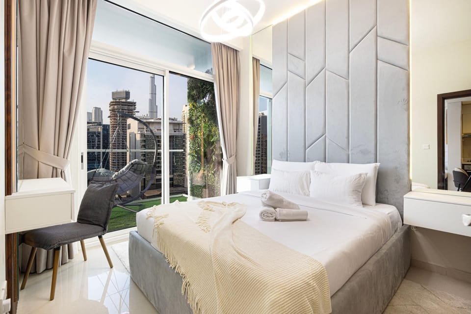 Bed, Bedroom, towels