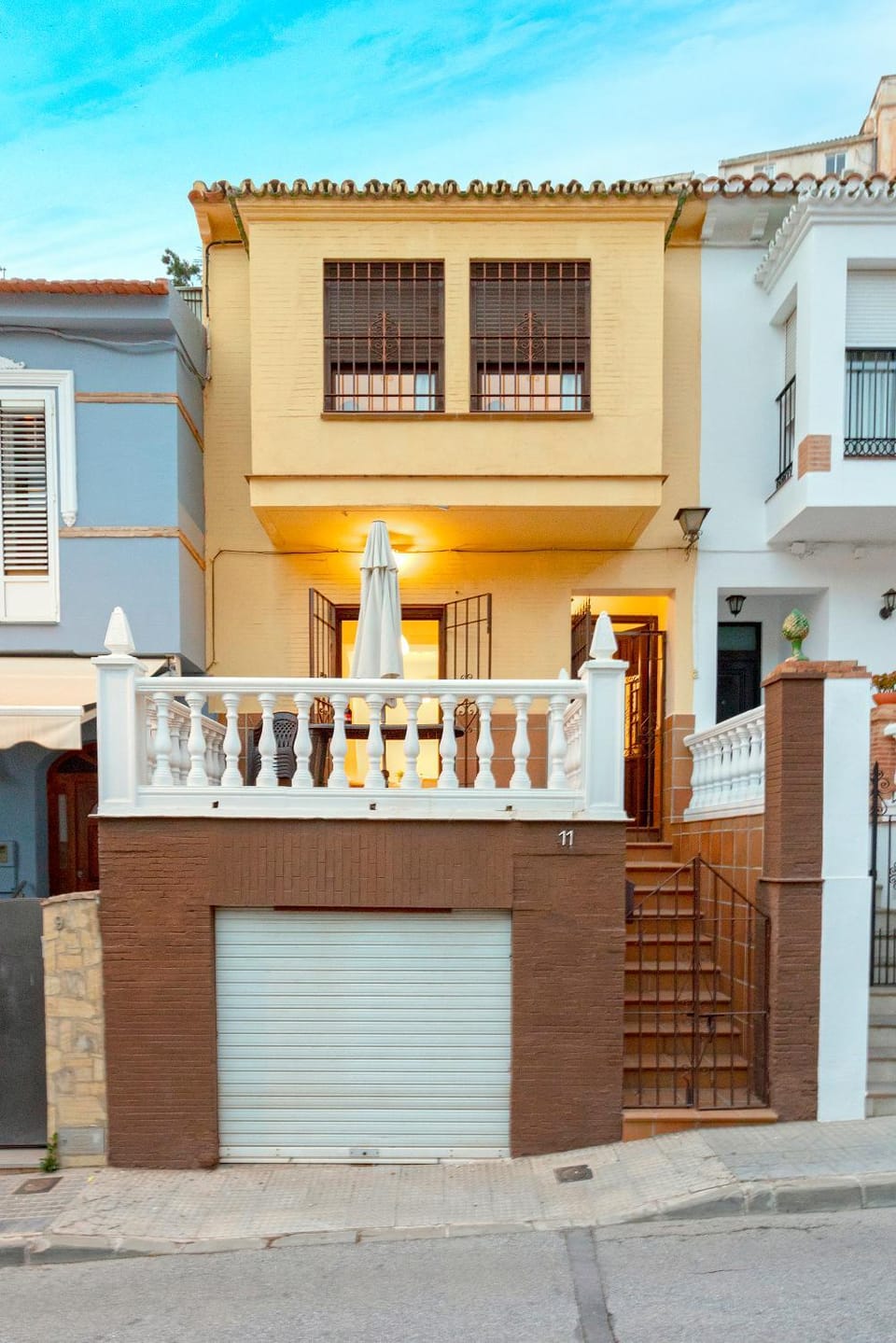 Property building, Day, View (from property/room), Balcony/Terrace