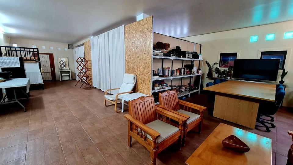 Communal lounge/ TV room, TV and multimedia, Seating area, Dining area