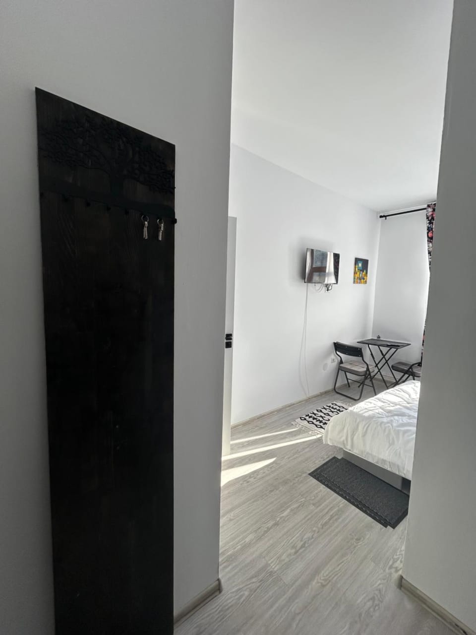 Bed, TV and multimedia, Photo of the whole room, Bedroom