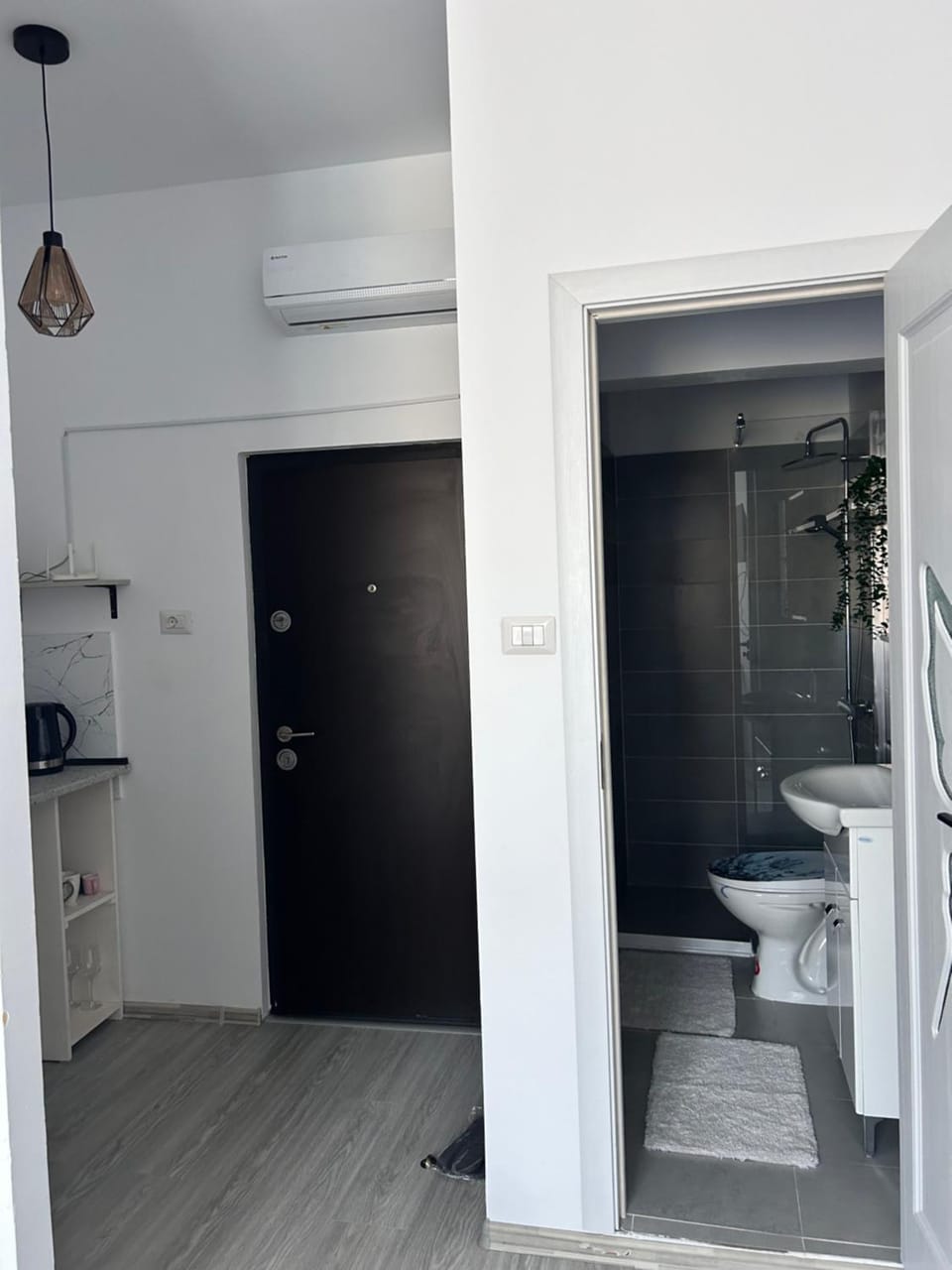 Toilet, Bathroom, air conditioner, air conditioner