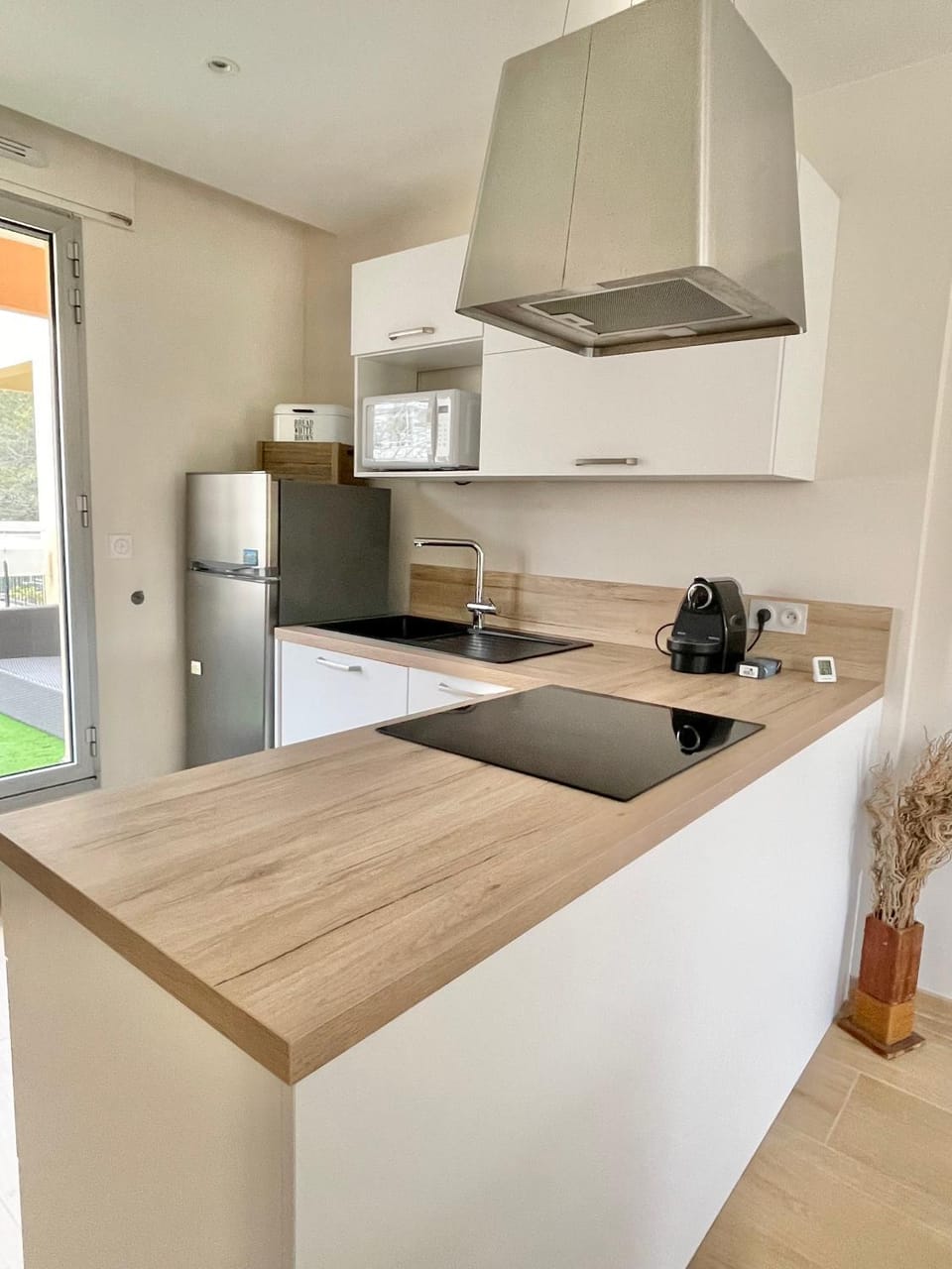 Balcony/Terrace, dishwasher, stove, kitchen