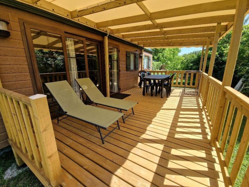 Balcony/Terrace, sunbed, air conditioner