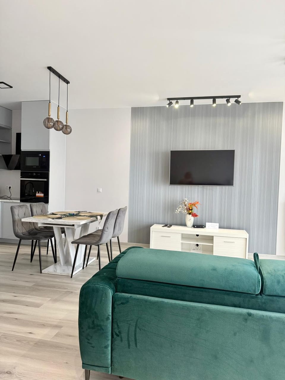 Luna River Residence with Netlfix, WiFi&parking Apartment in Wroclaw