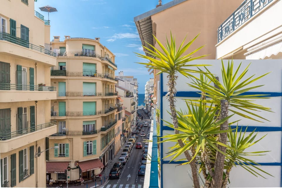 Property building, Bird's eye view, Sea view, Location