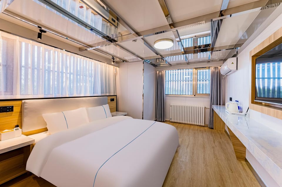 Photo of the whole room, Bedroom