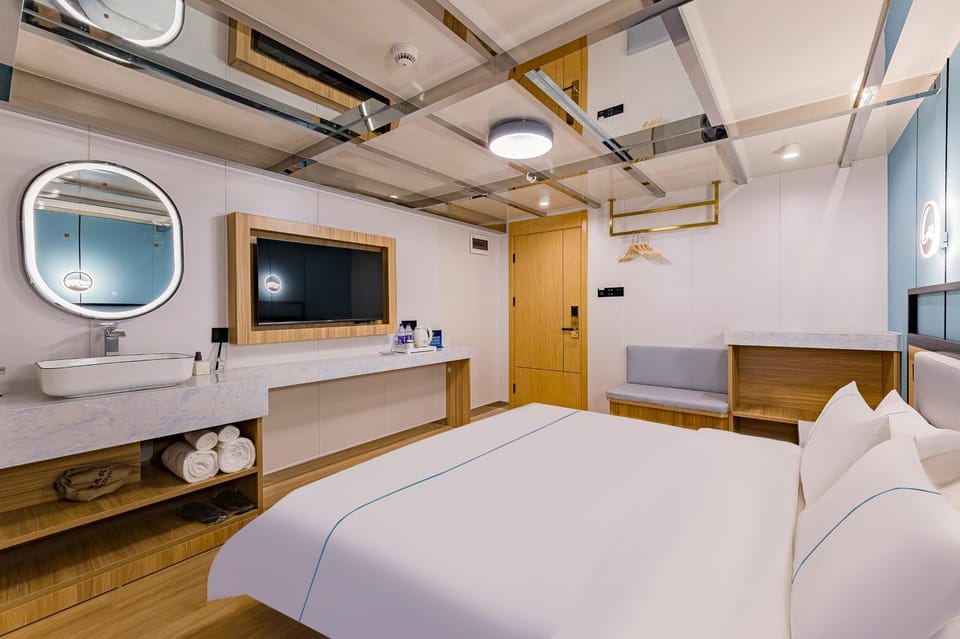 Bed, Photo of the whole room