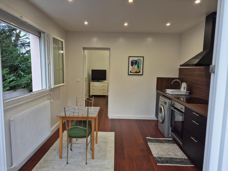 Superbe F2 rénové Terrasse fleurie Apartment in Gagny