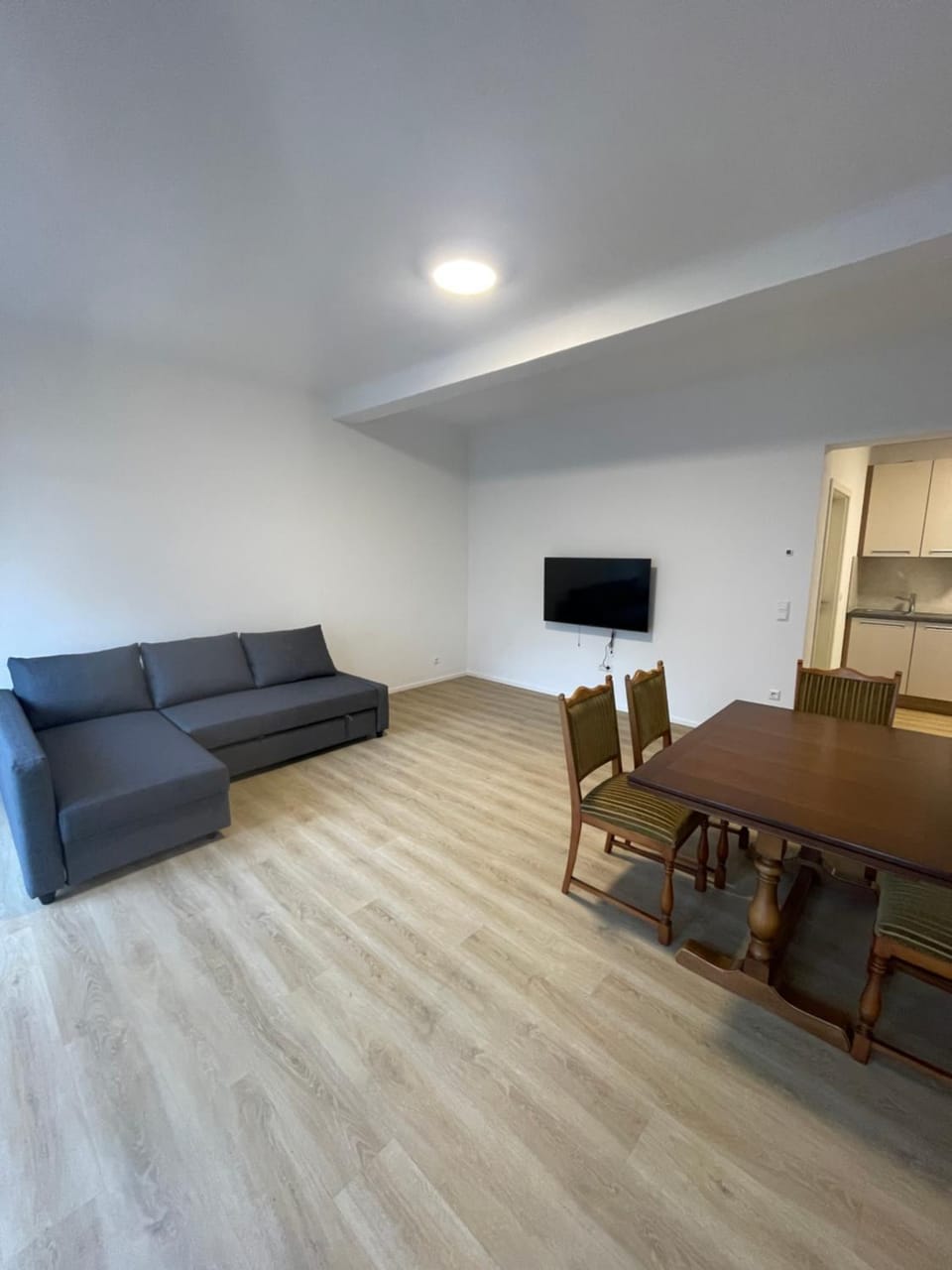 Communal lounge/ TV room, TV and multimedia, Living room, Seating area, Dining area