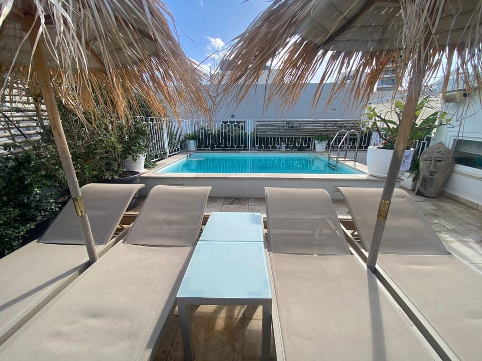 Day, View (from property/room), Balcony/Terrace, Pool view, Swimming pool, Swimming pool, sunbed