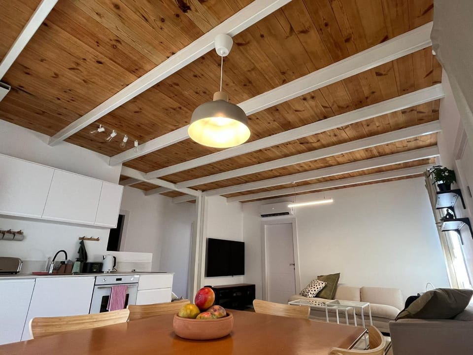 Communal lounge/ TV room, TV and multimedia, Kitchen or kitchenette, Living room, Seating area, Dining area