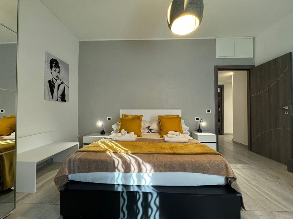 Bed, Photo of the whole room, Bedroom, towels, wardrobe