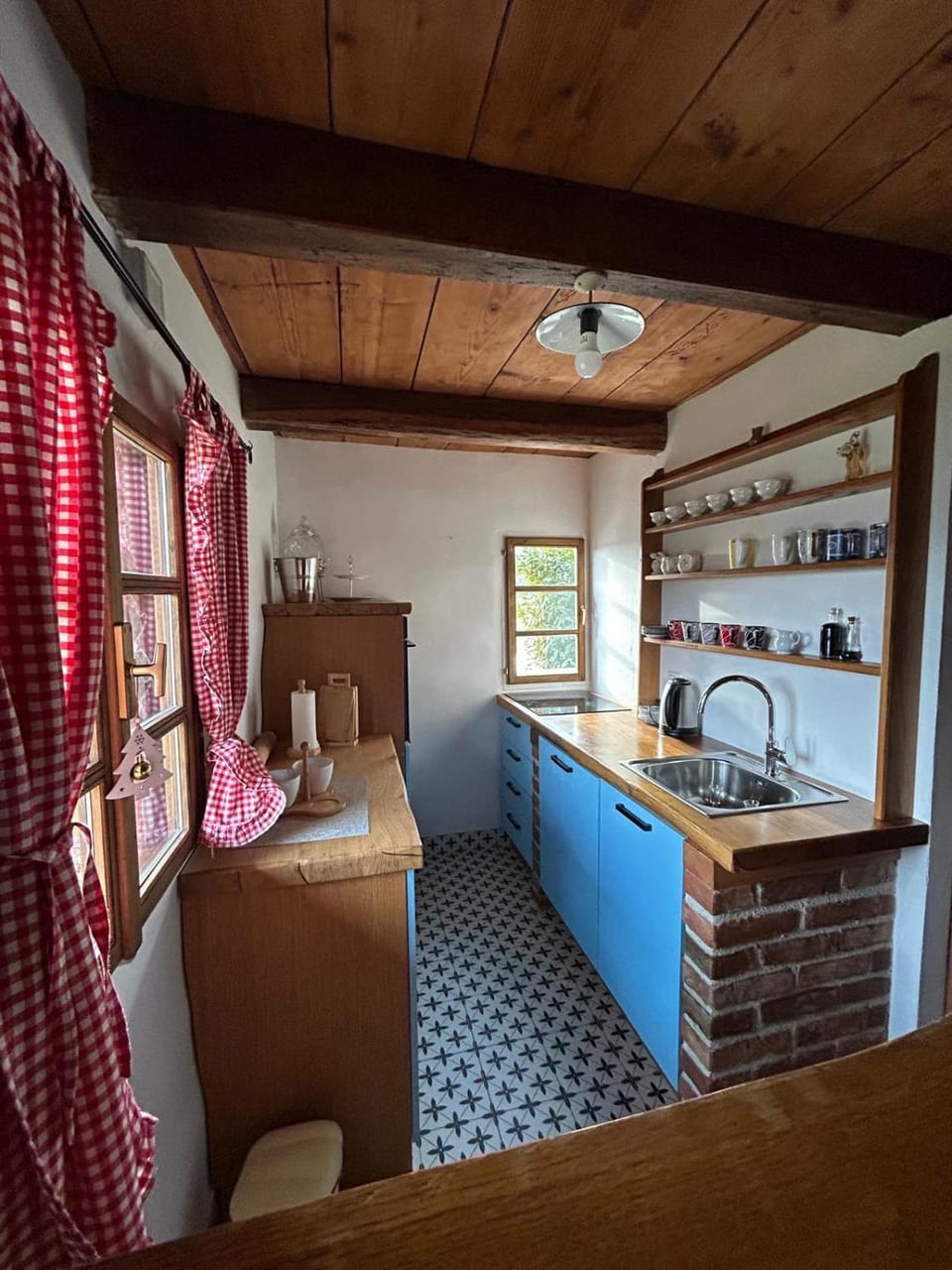 Kitchen or kitchenette, kitchen