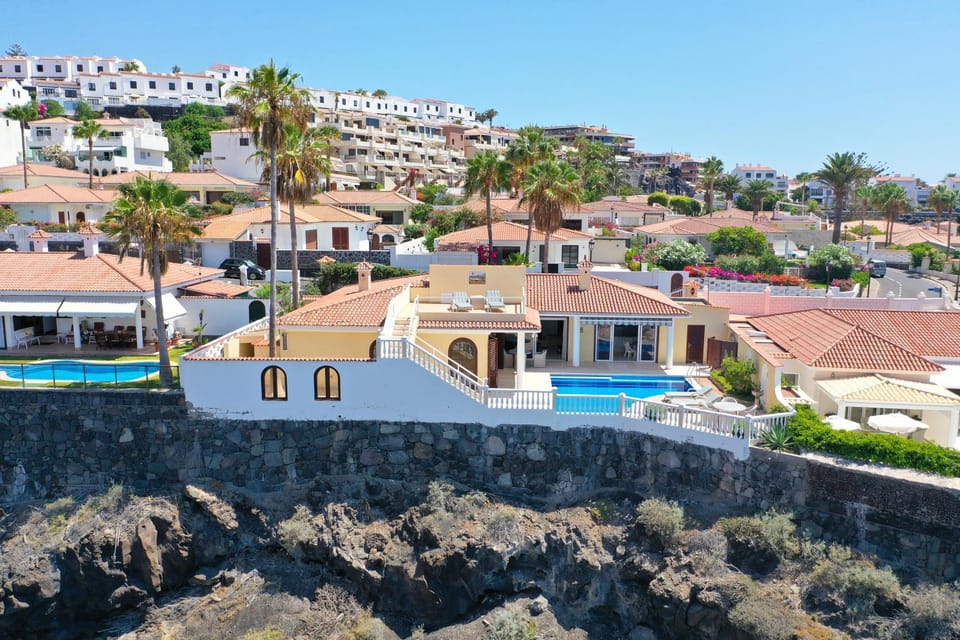 Property building, Natural landscape, Bird's eye view, Swimming pool