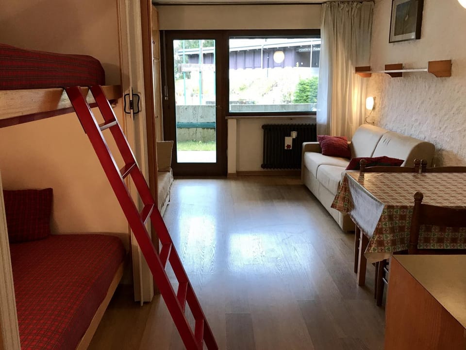 Communal lounge/ TV room, Living room