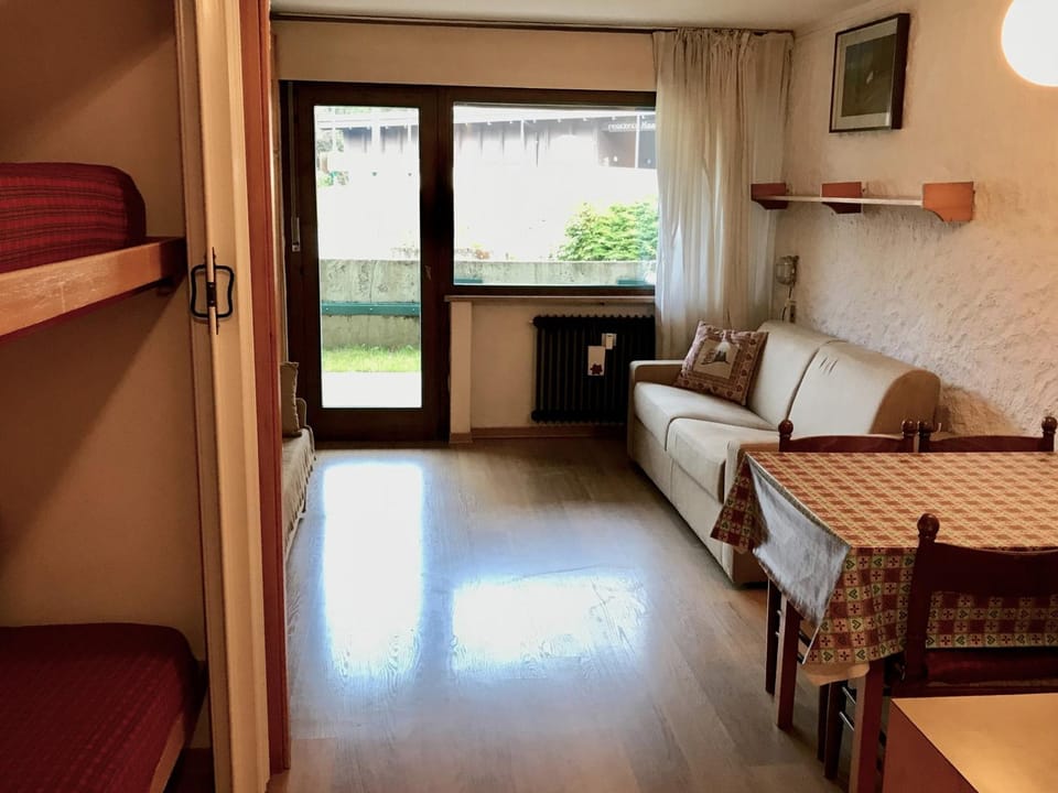 Communal lounge/ TV room, Living room