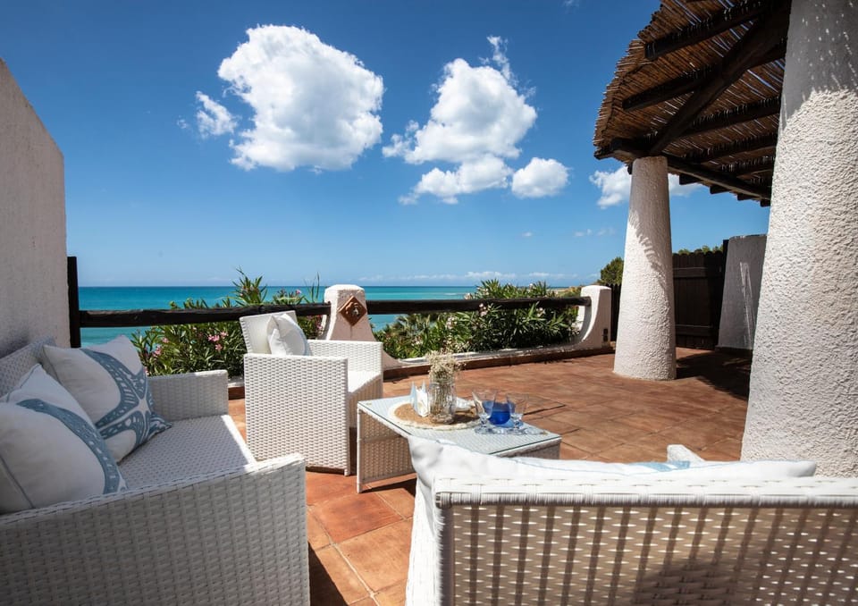 Patio, Day, Natural landscape, View (from property/room), Balcony/Terrace, Living room, Seating area, Dining area, Beach, Beach, Sea view, Sea view