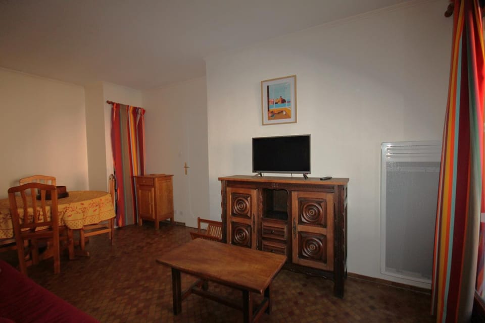 TV and multimedia, Living room, Dining area
