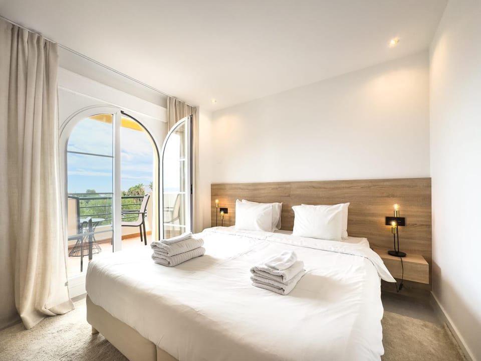 Senorio Giraldo 14 Seaside Mountain Sunset Apartment Pools Apartment in Marbella