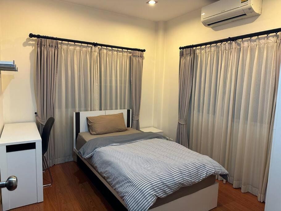 Modern Style House near Unity and ABS Int School free High Speed WIFI House in Thailand