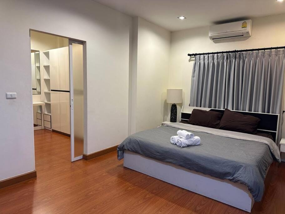 Modern Style House near Unity and ABS Int School free High Speed WIFI House in Thailand