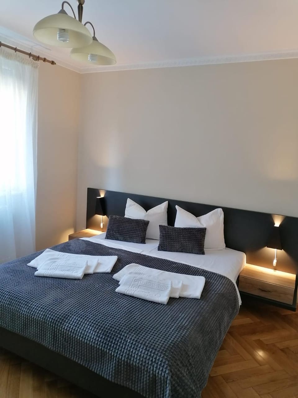 Photo of the whole room, Bedroom