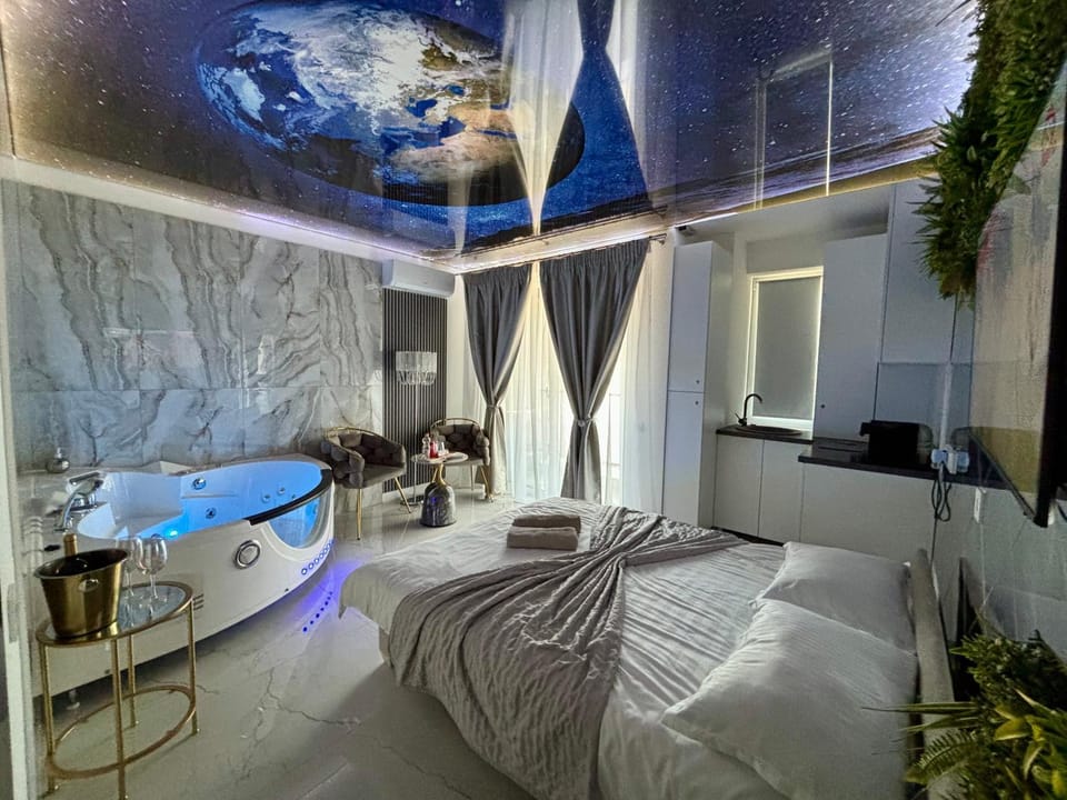 R U B I room by 50 shades Apartment in Romania