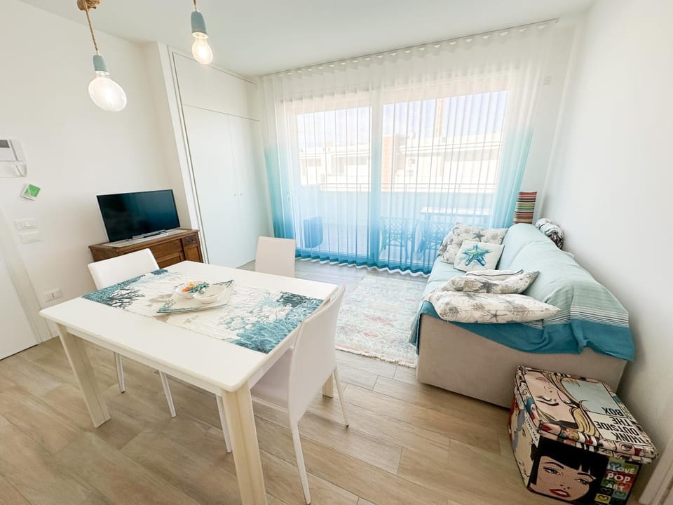 TV and multimedia, Living room, Photo of the whole room, Seating area
