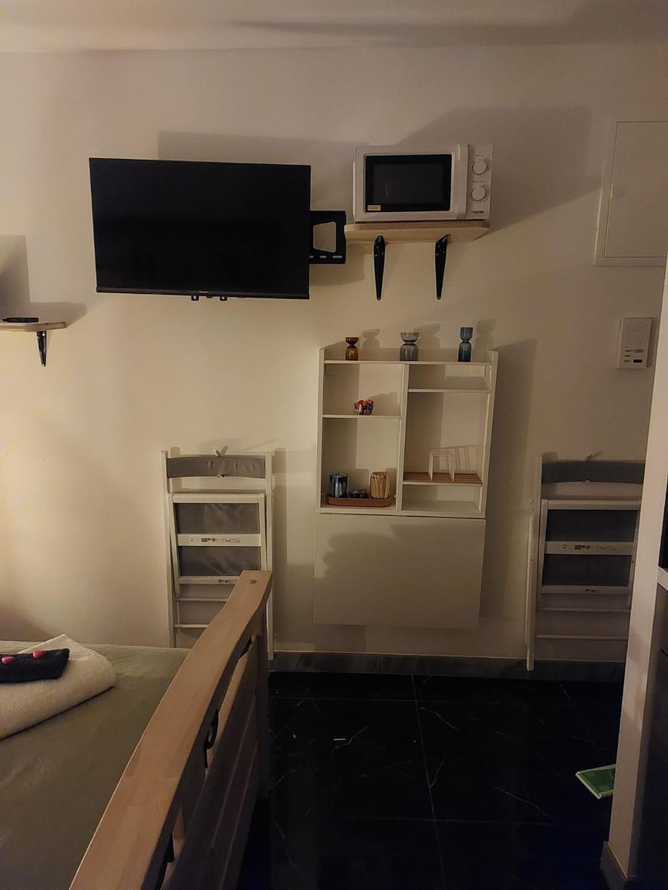 TV and multimedia, Photo of the whole room