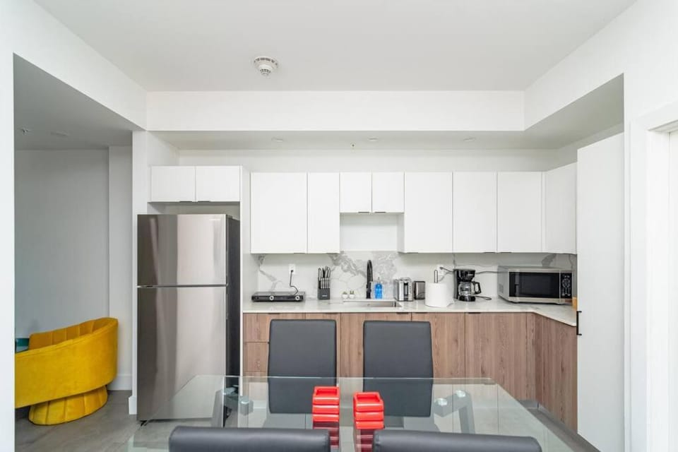 Coffee/tea facilities, Kitchen or kitchenette, Seating area, Dining area, toaster