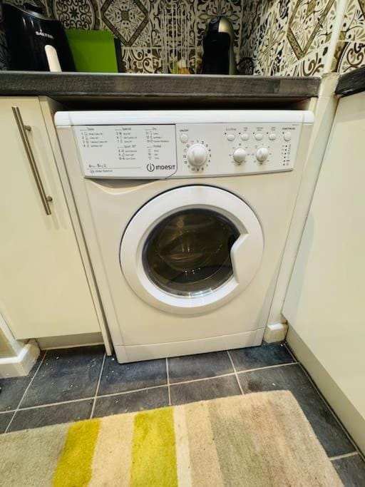 #11 Impressive and Spacious Studio Sleeps 4 - Perfect for Contractors and Families - Free Parking Apartment in Birmingham