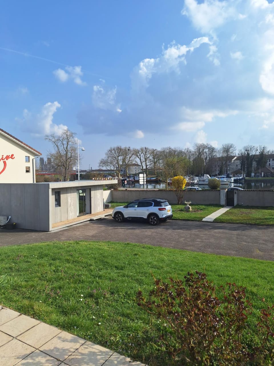 Maison studio, tiny house, parking privé, jardin Apartment in Grand Est