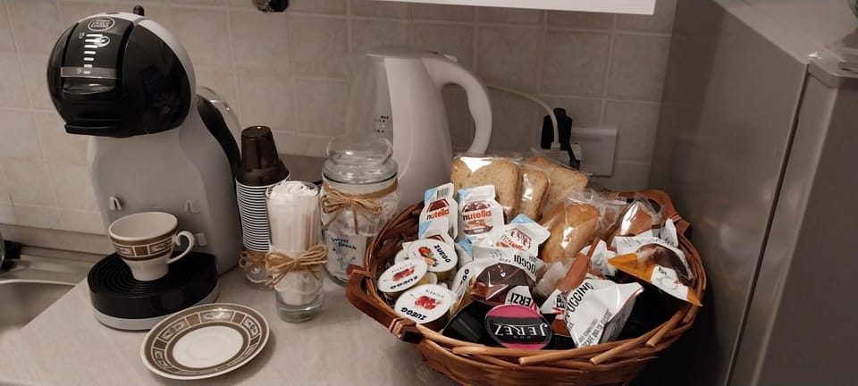 Coffee/tea facilities, Kitchen or kitchenette, Food and drinks, Food, Breakfast