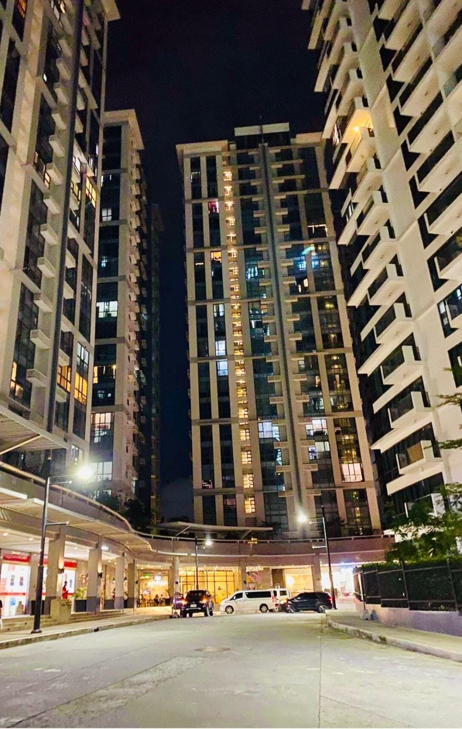Enter Home with Nature View Apartment in Makati