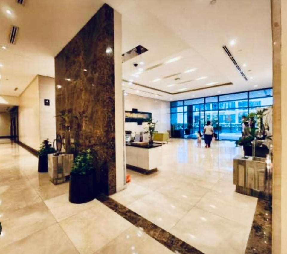 Enter Home with Nature View Apartment in Makati