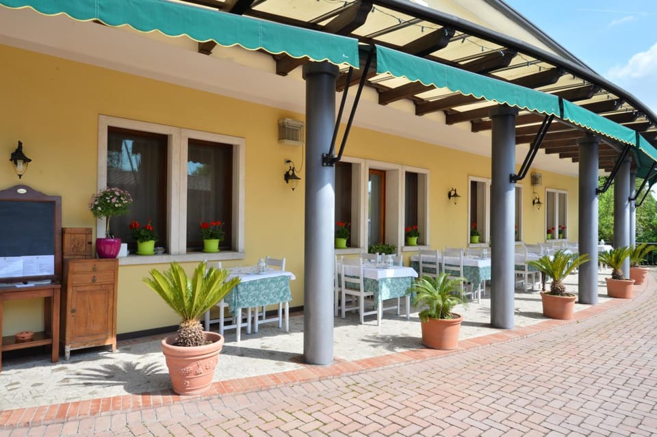 Restaurant/places to eat, Garden