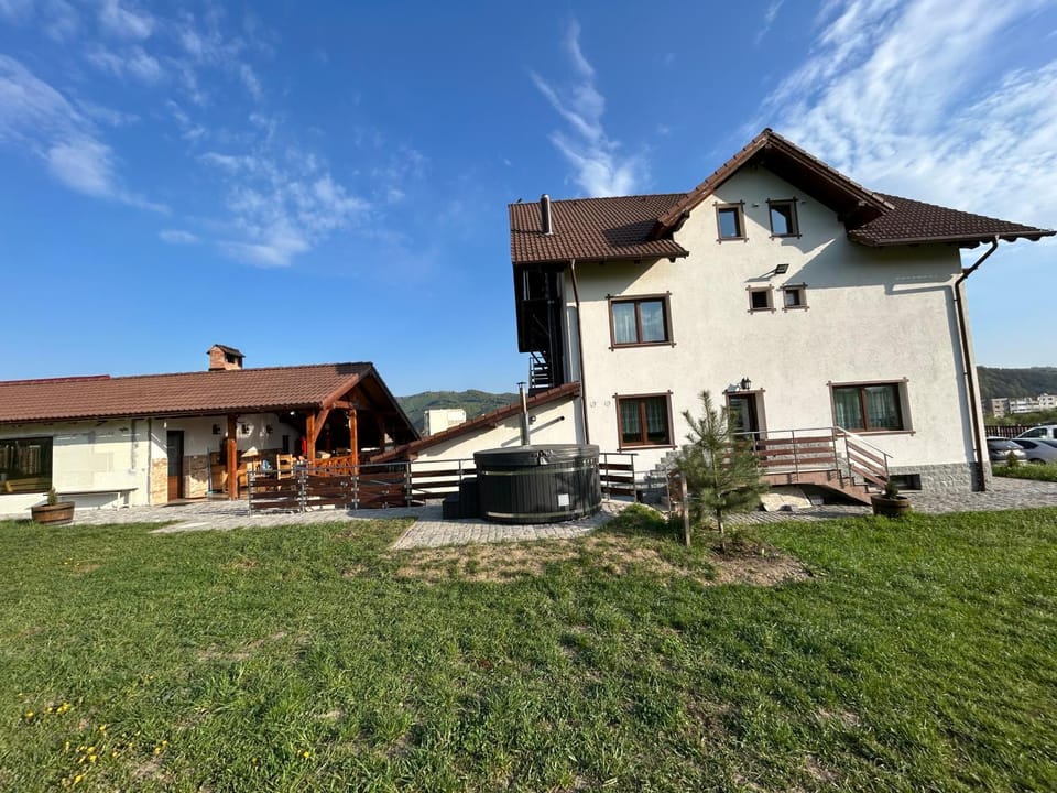 Popasul Piatra Craiului Bed and Breakfast in Brașov County