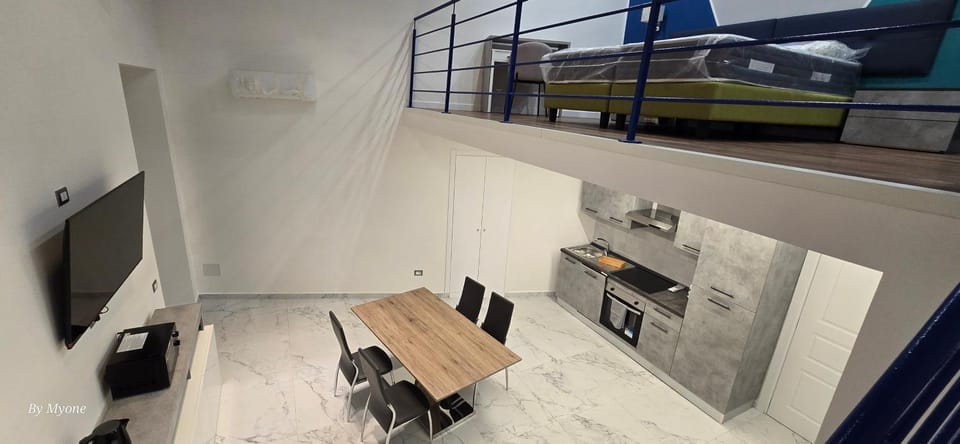TV and multimedia, Kitchen or kitchenette, Living room, Seating area, Dining area