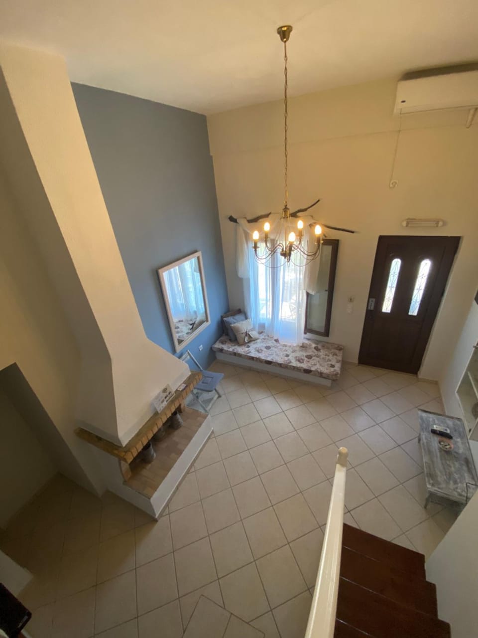 Living room, Photo of the whole room