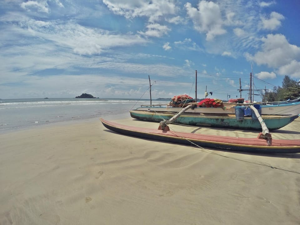 Nearby landmark, Off site, Day, Natural landscape, Beach