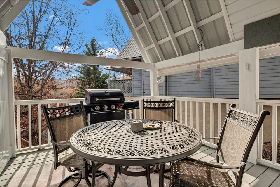 Bluebird Cottage Chalet in Pigeon Forge