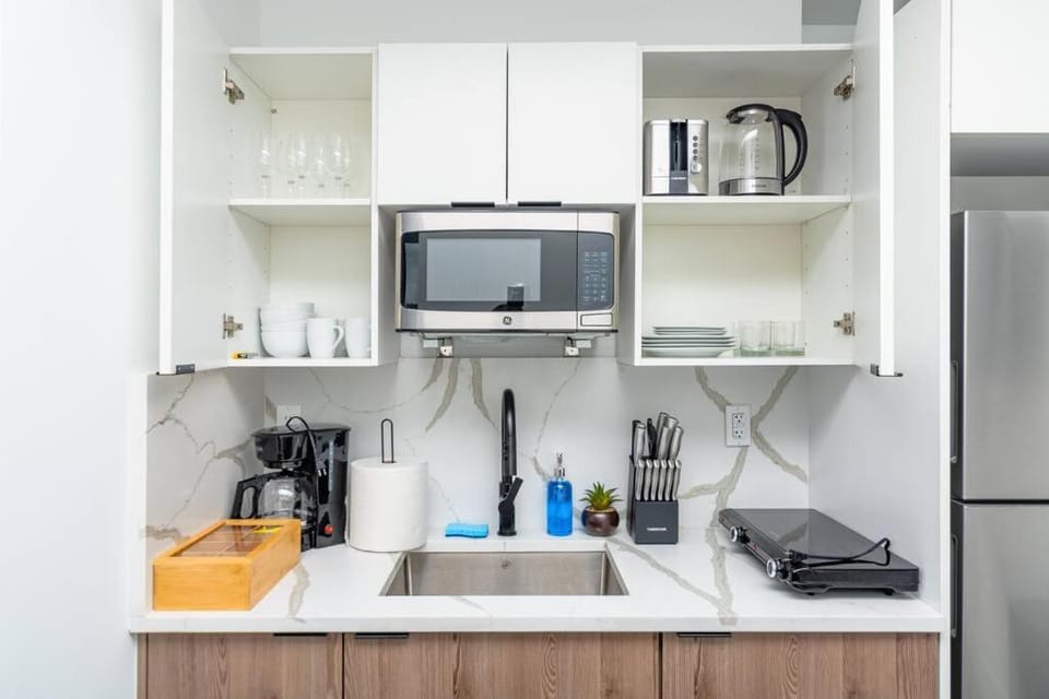 Central Miami 1BR Suite Close to Beach & Downtown Apartment in Miami
