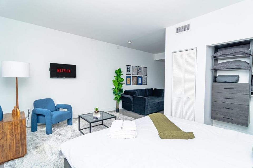 Central Miami 1BR Suite Close to Beach & Downtown Apartment in Miami