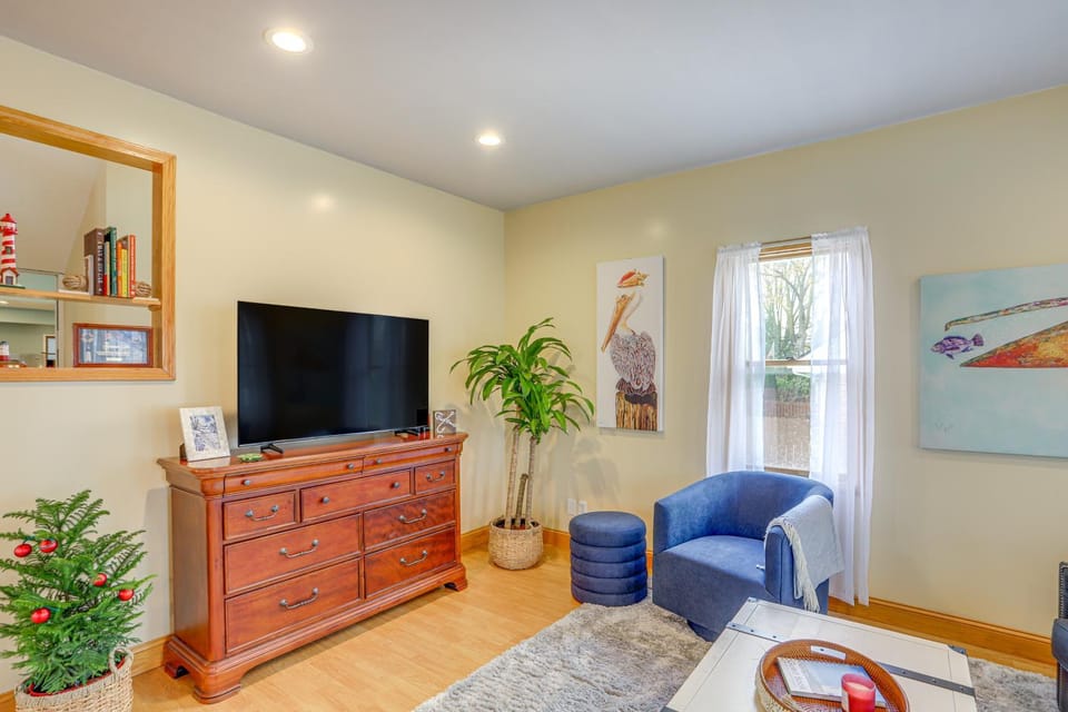 Walk to Beach Home with Pool in Vermilion House in Vermilion