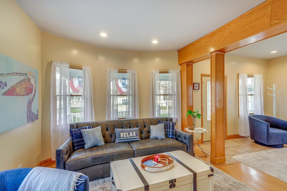 Walk to Beach Home with Pool in Vermilion House in Vermilion